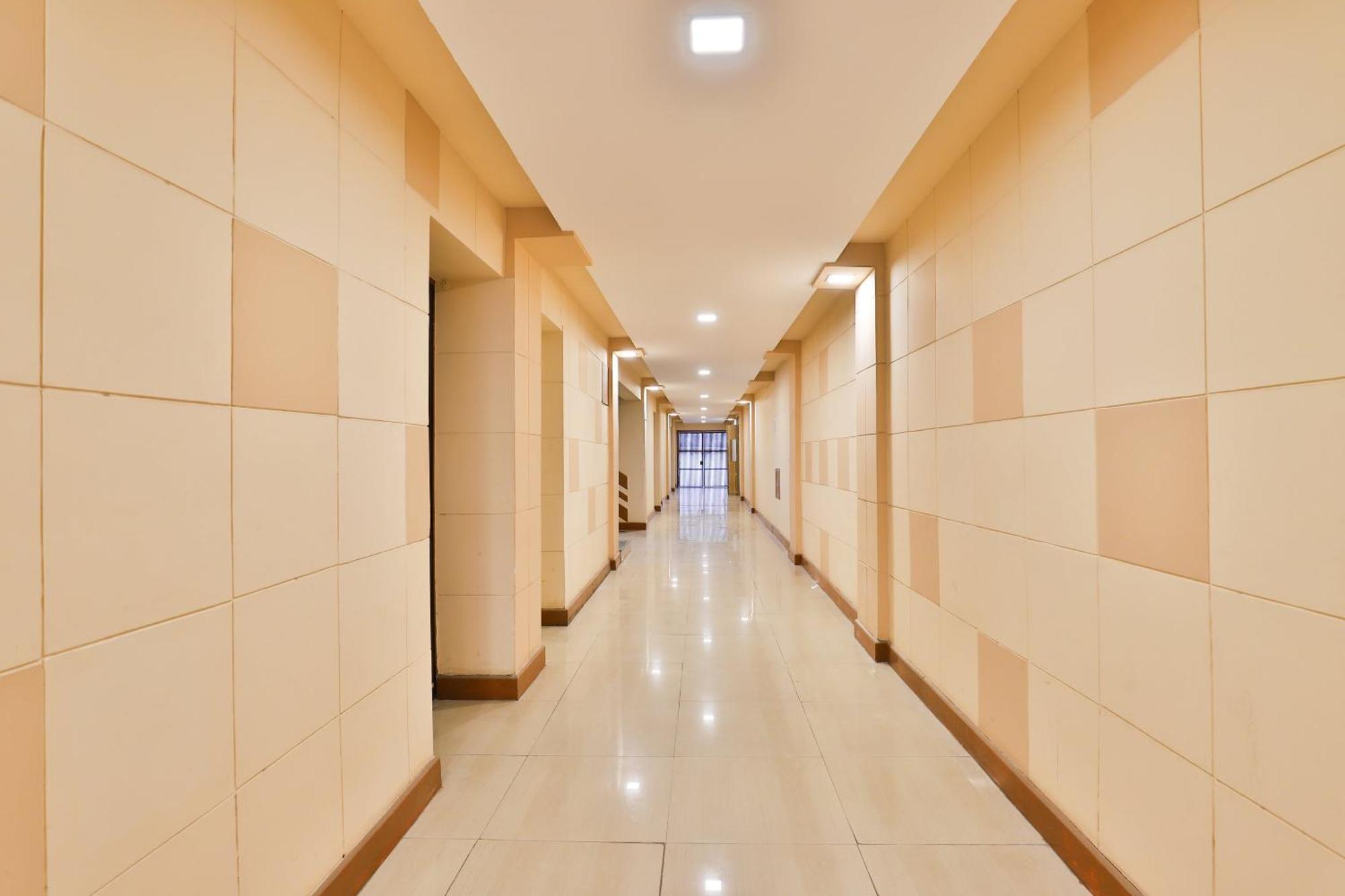 Hotel O Utsav Vadodara Ngoại thất bức ảnh
